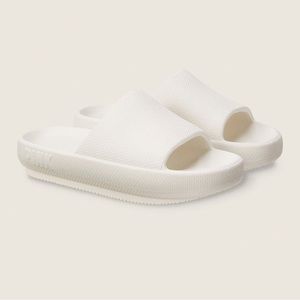 VS❤️PINK  PILLOW SLIDES Size M Color Soft Pearl